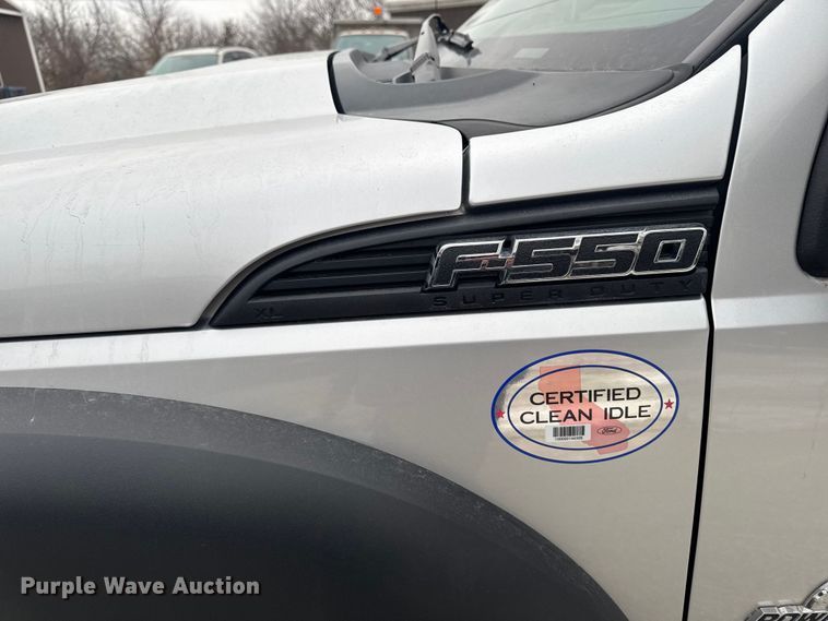 image for item OE9529 2016 Ford F550 Super Duty hook lift truck