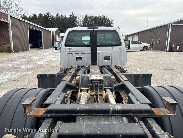 image for item OE9529 2016 Ford F550 Super Duty hook lift truck