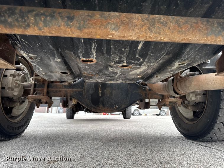 image for item OE9529 2016 Ford F550 Super Duty hook lift truck