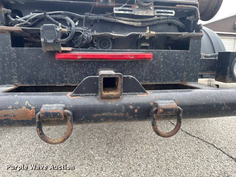 image for item OE9529 2016 Ford F550 Super Duty hook lift truck