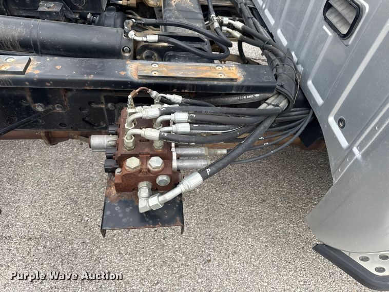 image for item OE9529 2016 Ford F550 Super Duty hook lift truck