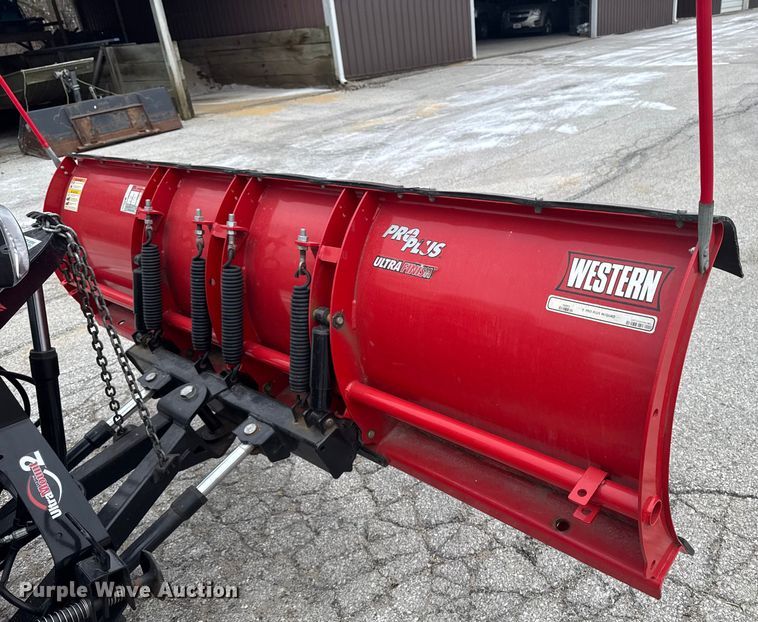 image for item OE9529 2016 Ford F550 Super Duty hook lift truck