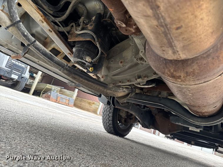 image for item OE9529 2016 Ford F550 Super Duty hook lift truck