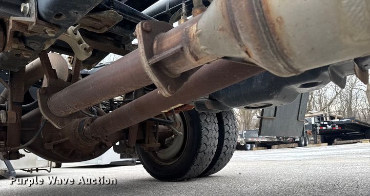 image for item OE9529 2016 Ford F550 Super Duty hook lift truck