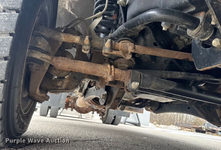 image for item OE9529 2016 Ford F550 Super Duty hook lift truck