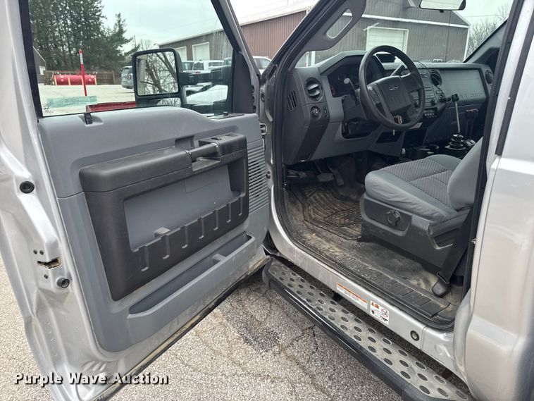 image for item OE9529 2016 Ford F550 Super Duty hook lift truck