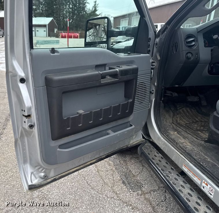 image for item OE9529 2016 Ford F550 Super Duty hook lift truck