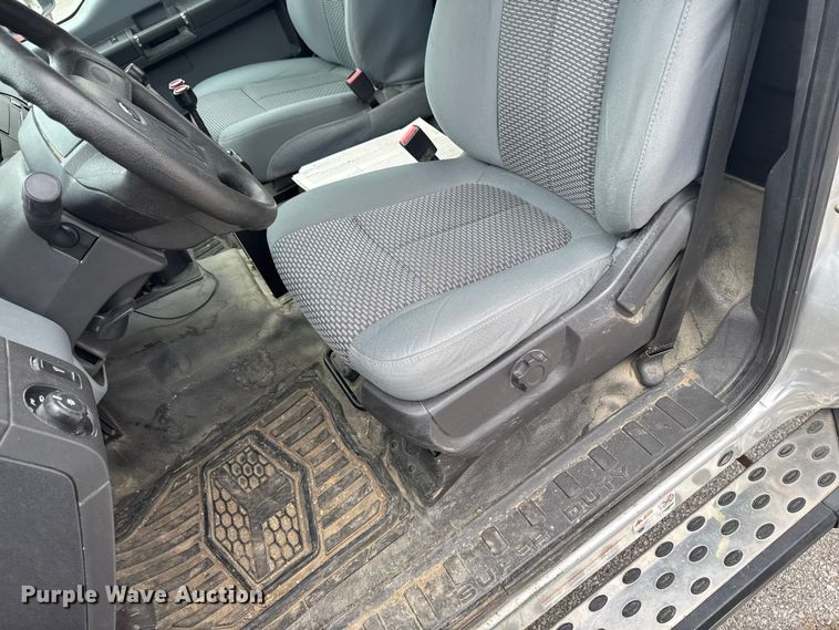 image for item OE9529 2016 Ford F550 Super Duty hook lift truck