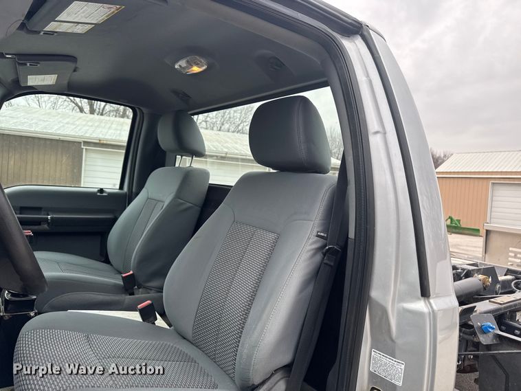 image for item OE9529 2016 Ford F550 Super Duty hook lift truck