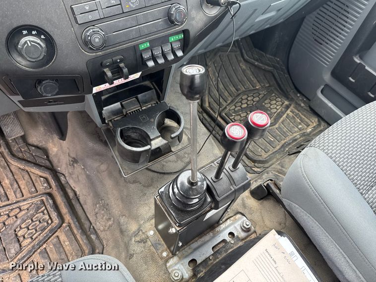 image for item OE9529 2016 Ford F550 Super Duty hook lift truck