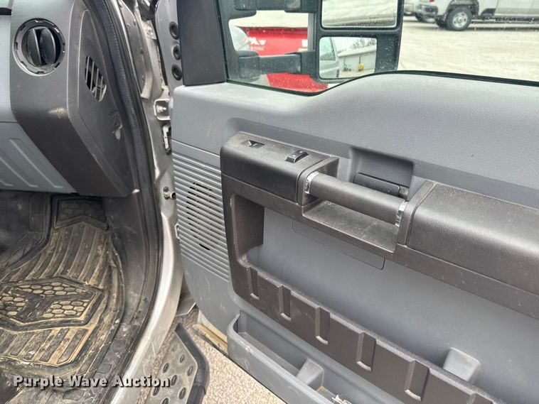 image for item OE9529 2016 Ford F550 Super Duty hook lift truck