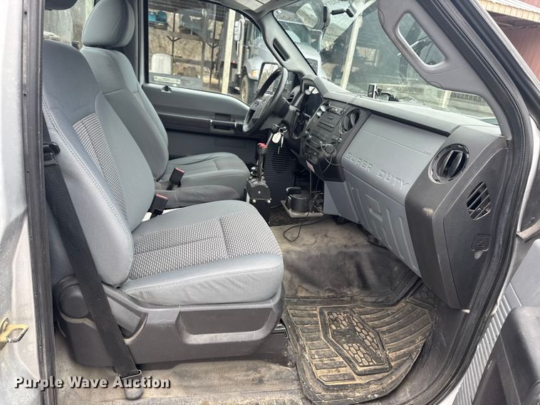 image for item OE9529 2016 Ford F550 Super Duty hook lift truck