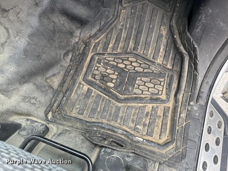 image for item OE9529 2016 Ford F550 Super Duty hook lift truck