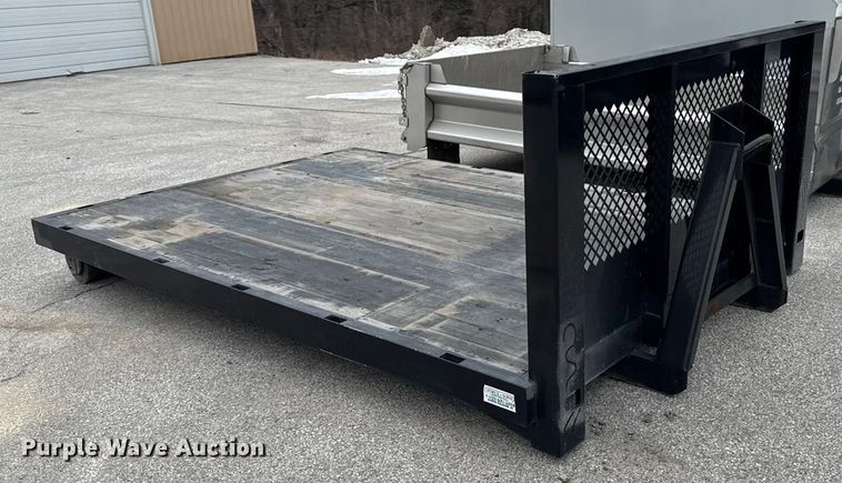 image for item OE9529 2016 Ford F550 Super Duty hook lift truck