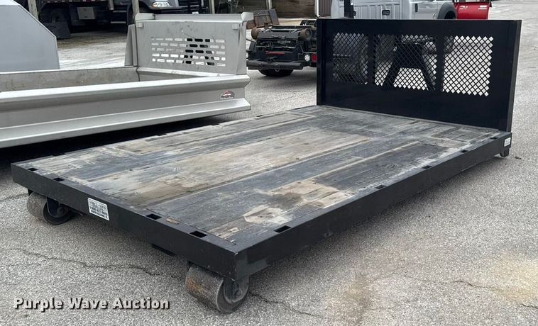 image for item OE9529 2016 Ford F550 Super Duty hook lift truck