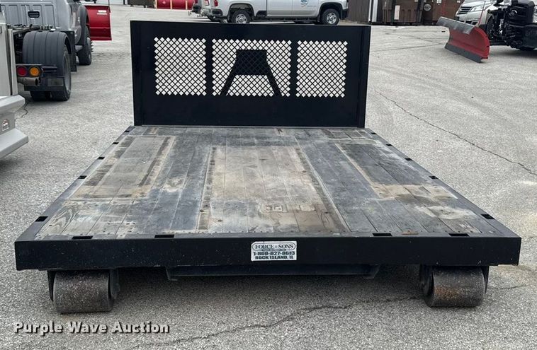 image for item OE9529 2016 Ford F550 Super Duty hook lift truck