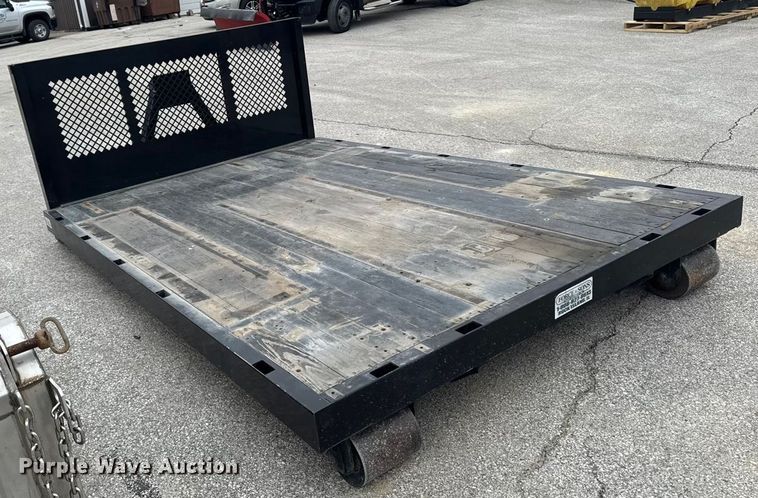 image for item OE9529 2016 Ford F550 Super Duty hook lift truck