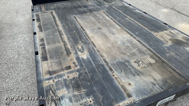 image for item OE9529 2016 Ford F550 Super Duty hook lift truck