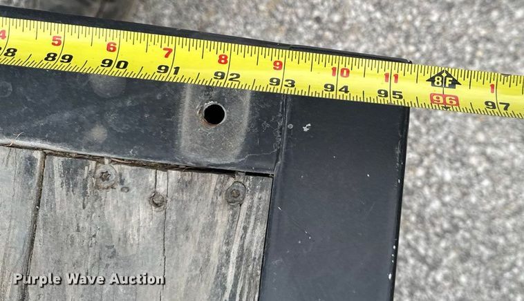 image for item OE9529 2016 Ford F550 Super Duty hook lift truck