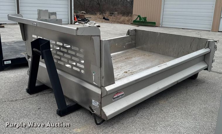 image for item OE9529 2016 Ford F550 Super Duty hook lift truck