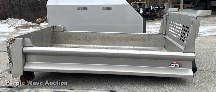 image for item OE9529 2016 Ford F550 Super Duty hook lift truck