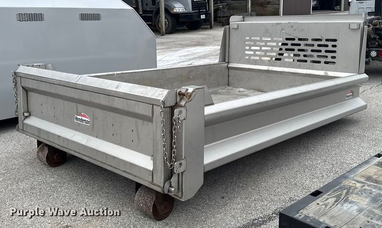 image for item OE9529 2016 Ford F550 Super Duty hook lift truck