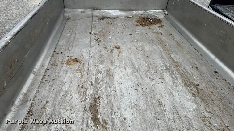 image for item OE9529 2016 Ford F550 Super Duty hook lift truck