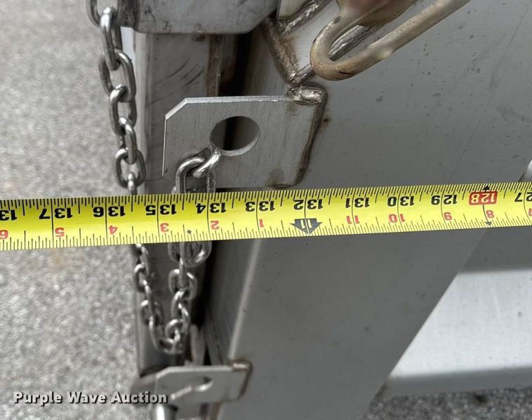 image for item OE9529 2016 Ford F550 Super Duty hook lift truck