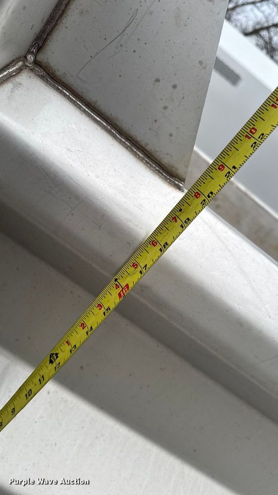 image for item OE9529 2016 Ford F550 Super Duty hook lift truck