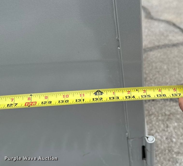 image for item OE9529 2016 Ford F550 Super Duty hook lift truck