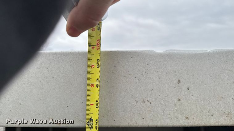 image for item OE9529 2016 Ford F550 Super Duty hook lift truck