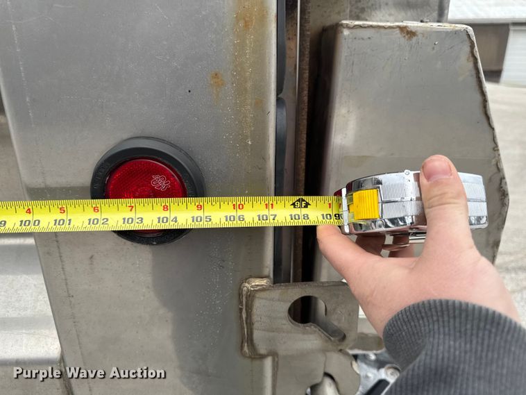 image for item OE9530 2012 Ford F450 Super Duty dump truck