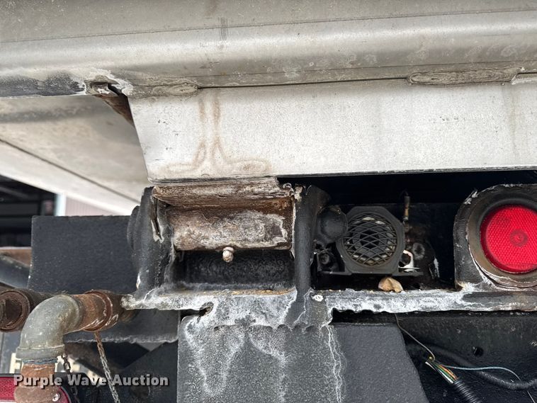 image for item OE9530 2012 Ford F450 Super Duty dump truck