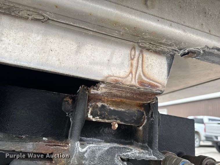 image for item OE9530 2012 Ford F450 Super Duty dump truck