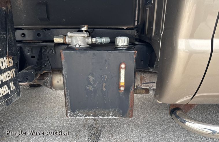 image for item OE9530 2012 Ford F450 Super Duty dump truck