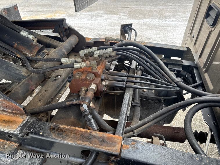 image for item OE9530 2012 Ford F450 Super Duty dump truck