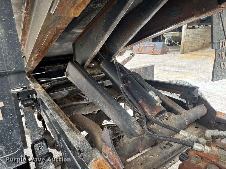 image for item OE9530 2012 Ford F450 Super Duty dump truck