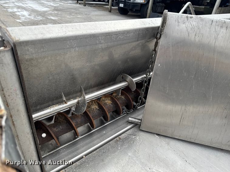 image for item OE9530 2012 Ford F450 Super Duty dump truck