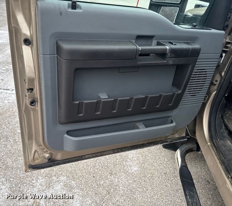 image for item OE9530 2012 Ford F450 Super Duty dump truck