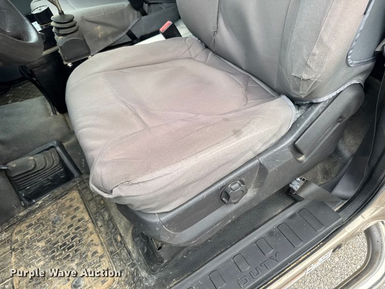 image for item OE9530 2012 Ford F450 Super Duty dump truck