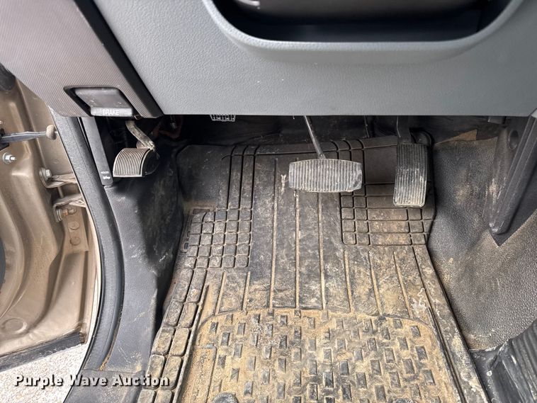 image for item OE9530 2012 Ford F450 Super Duty dump truck