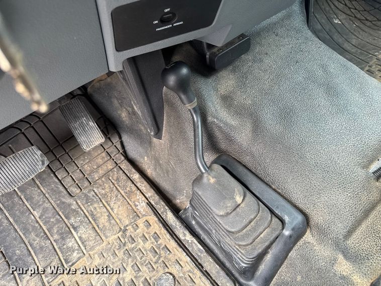 image for item OE9530 2012 Ford F450 Super Duty dump truck