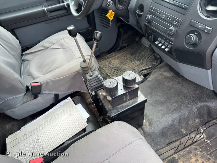 image for item OE9530 2012 Ford F450 Super Duty dump truck