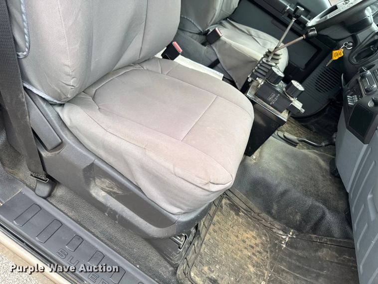 image for item OE9530 2012 Ford F450 Super Duty dump truck