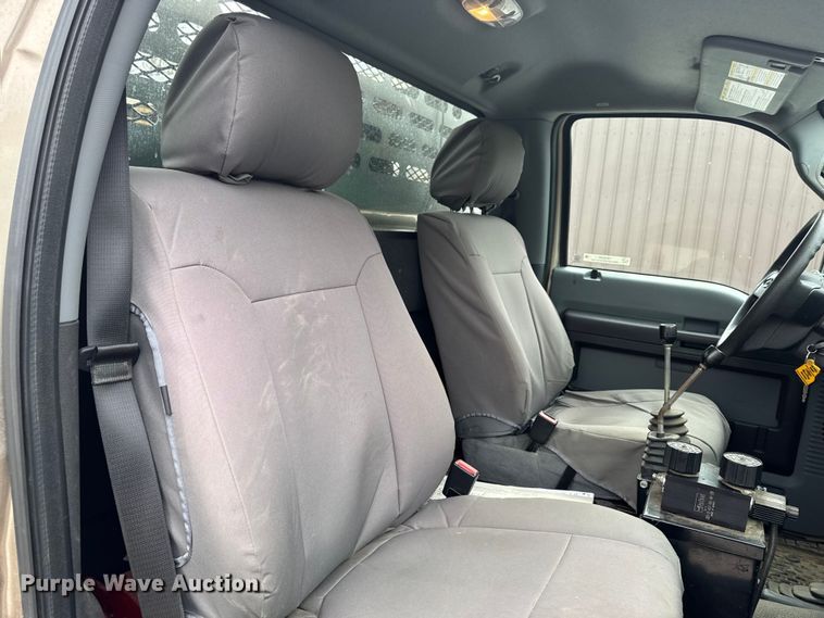 image for item OE9530 2012 Ford F450 Super Duty dump truck