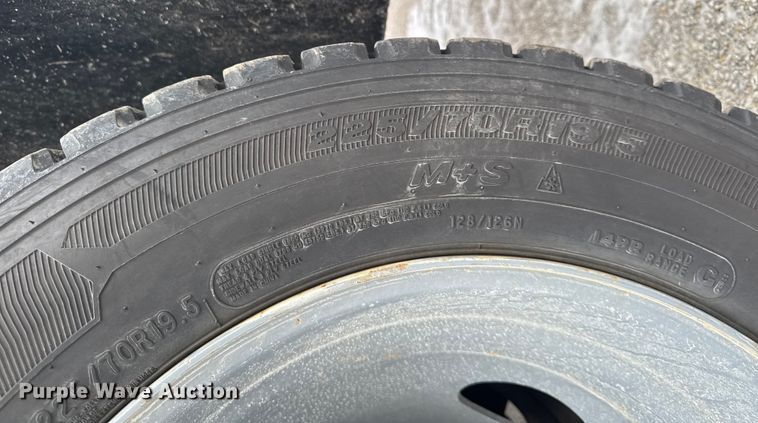 image for item OE9530 2012 Ford F450 Super Duty dump truck