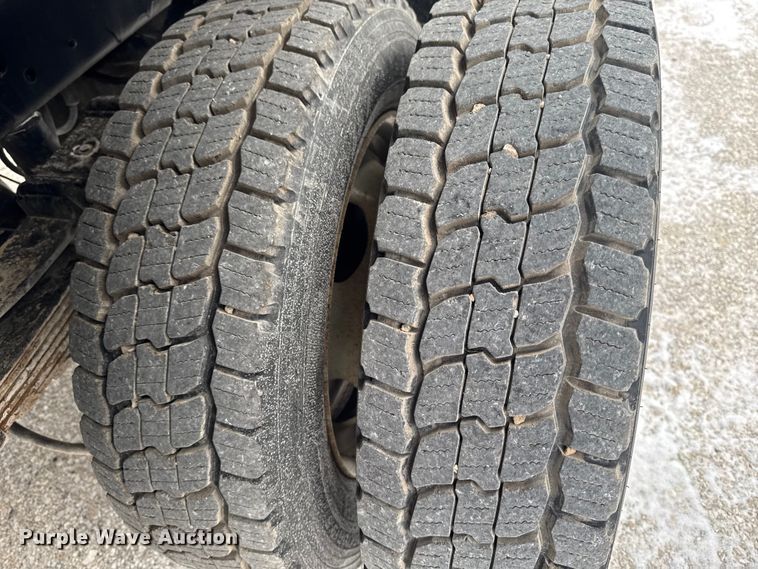 image for item OE9530 2012 Ford F450 Super Duty dump truck