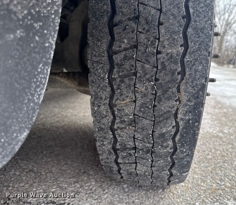 image for item OE9530 2012 Ford F450 Super Duty dump truck