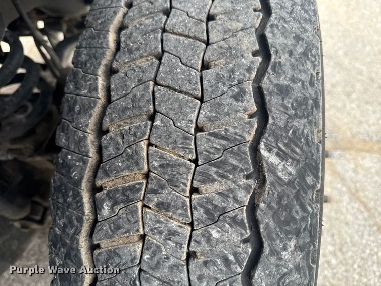 image for item OE9530 2012 Ford F450 Super Duty dump truck