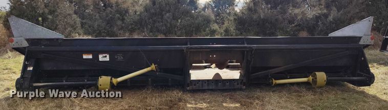 image for item DT0831 Gleaner corn head